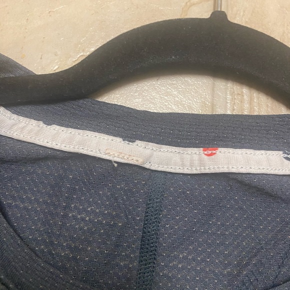 Lululemon Metal Vent Tech Short Sleeve Top Sz XL Distressed.GUC - Picture 3 of 10